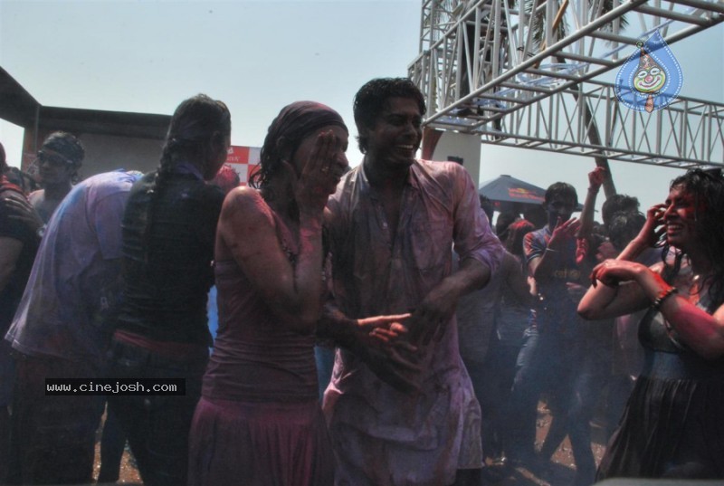 Bolly Celebs at Zoom Holi Celebrations - 24 / 54 photos