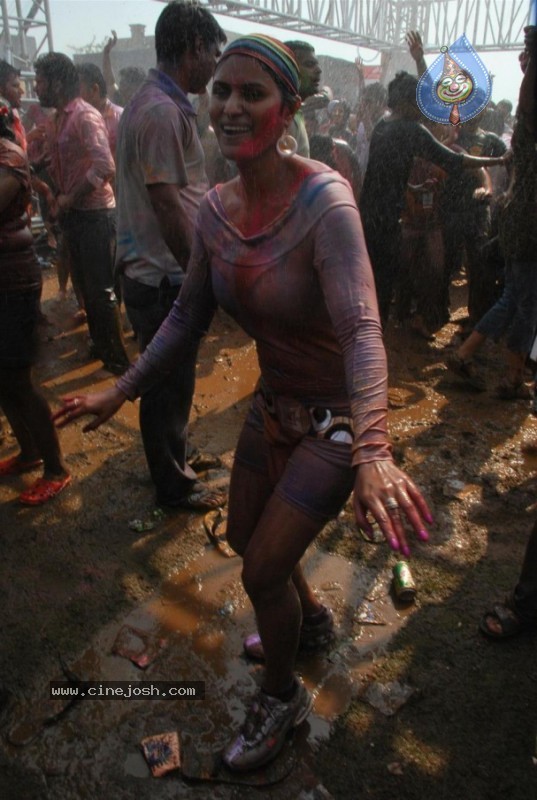 Bolly Celebs at Zoom Holi Celebrations - 25 / 54 photos