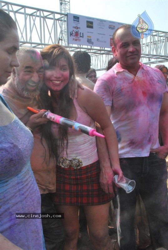 Bolly Celebs at Zoom Holi Celebrations - 30 / 54 photos