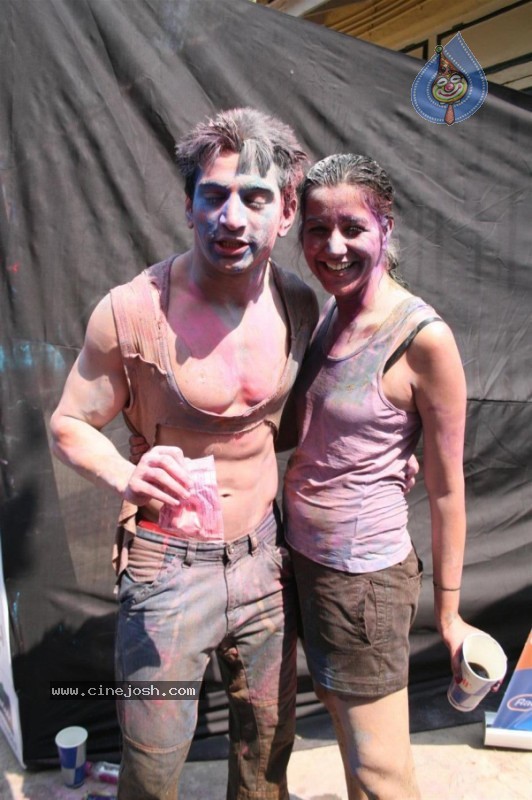 Bolly Celebs at Zoom Holi Celebrations - 38 / 54 photos