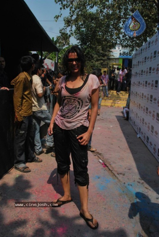 Bolly Celebs at Zoom Holi Celebrations - 48 / 54 photos