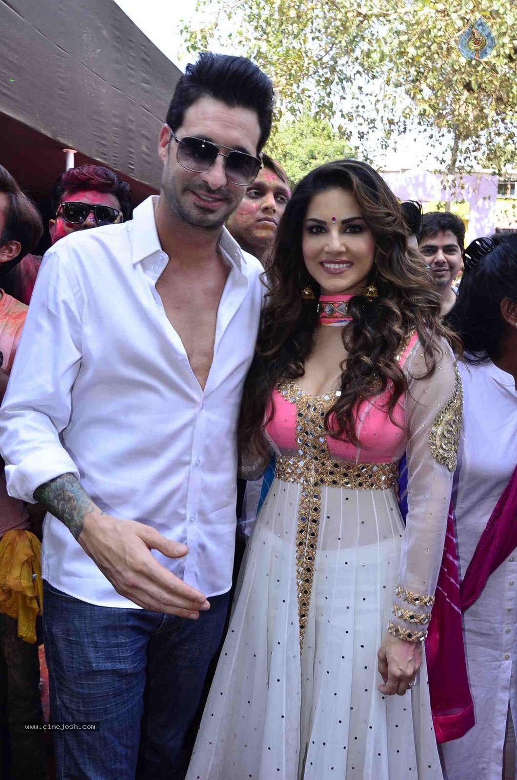 Bolly Celebs at Zoom Holi Party 2015 - 2 / 80 photos