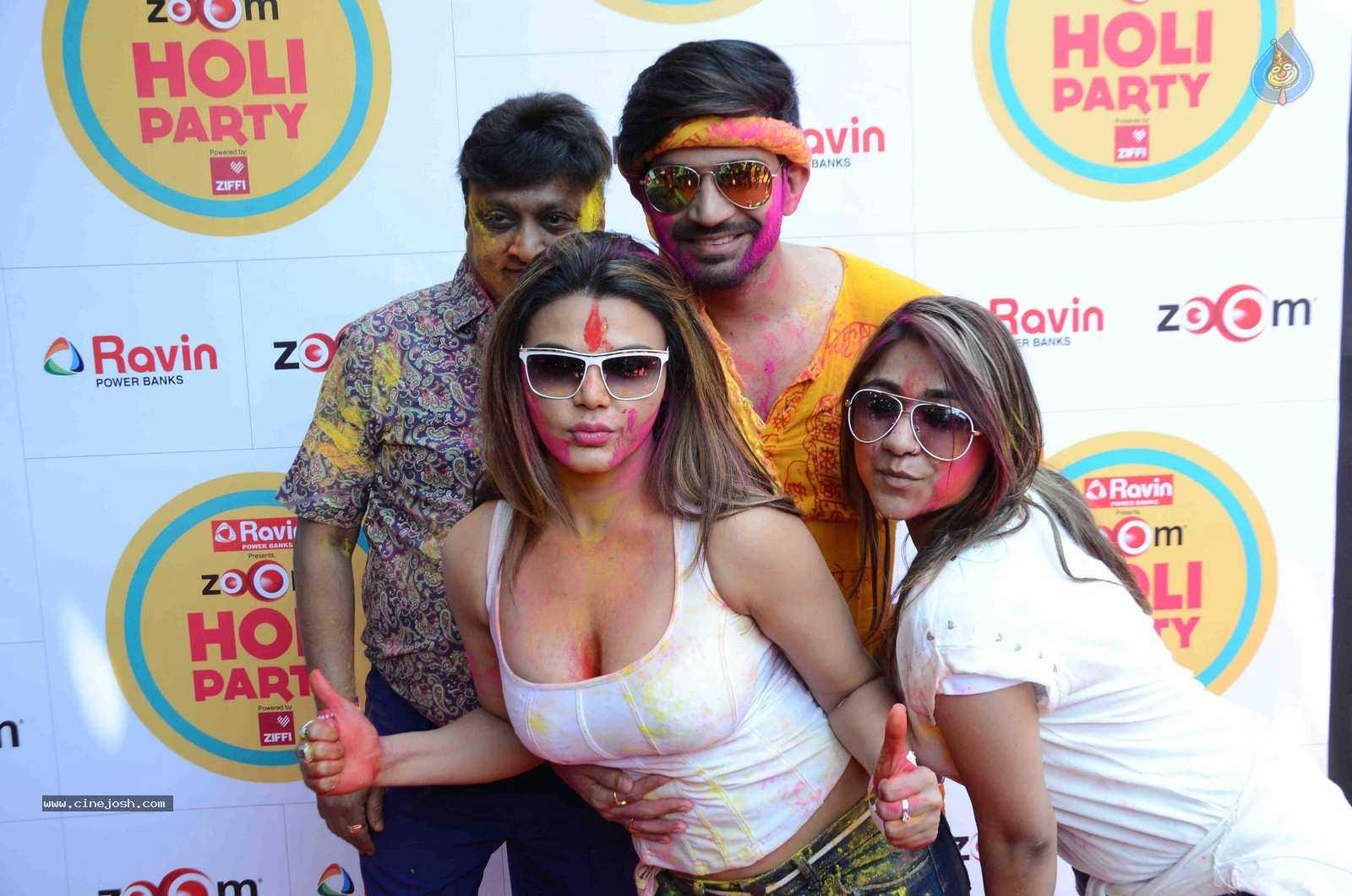Bolly Celebs at Zoom Holi Party 2015 - 18 / 80 photos