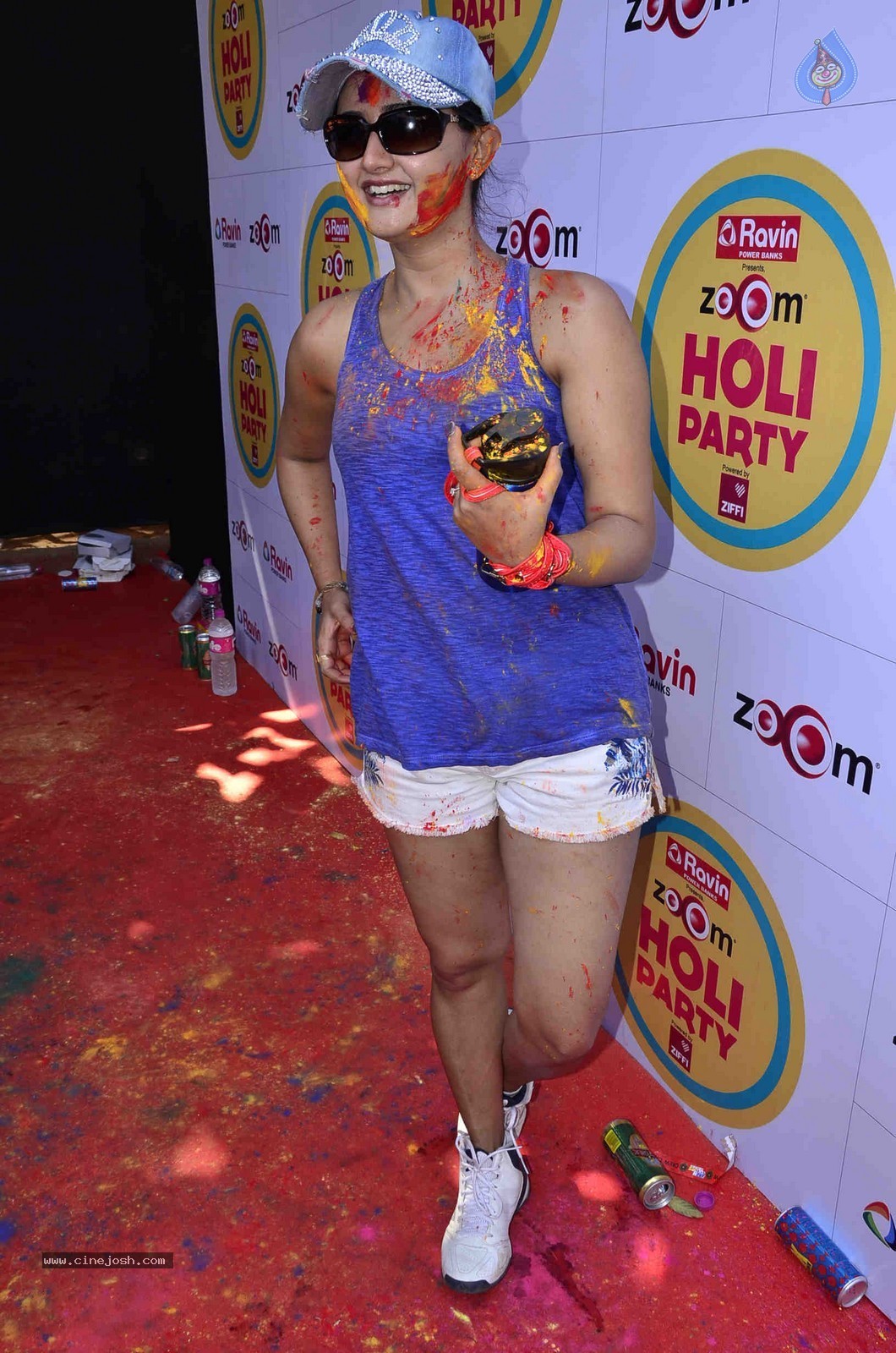 Bolly Celebs at Zoom Holi Party 2015 - 25 / 80 photos