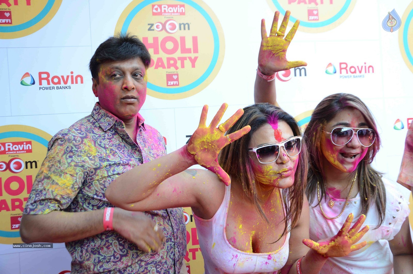Bolly Celebs at Zoom Holi Party 2015 - 27 / 80 photos