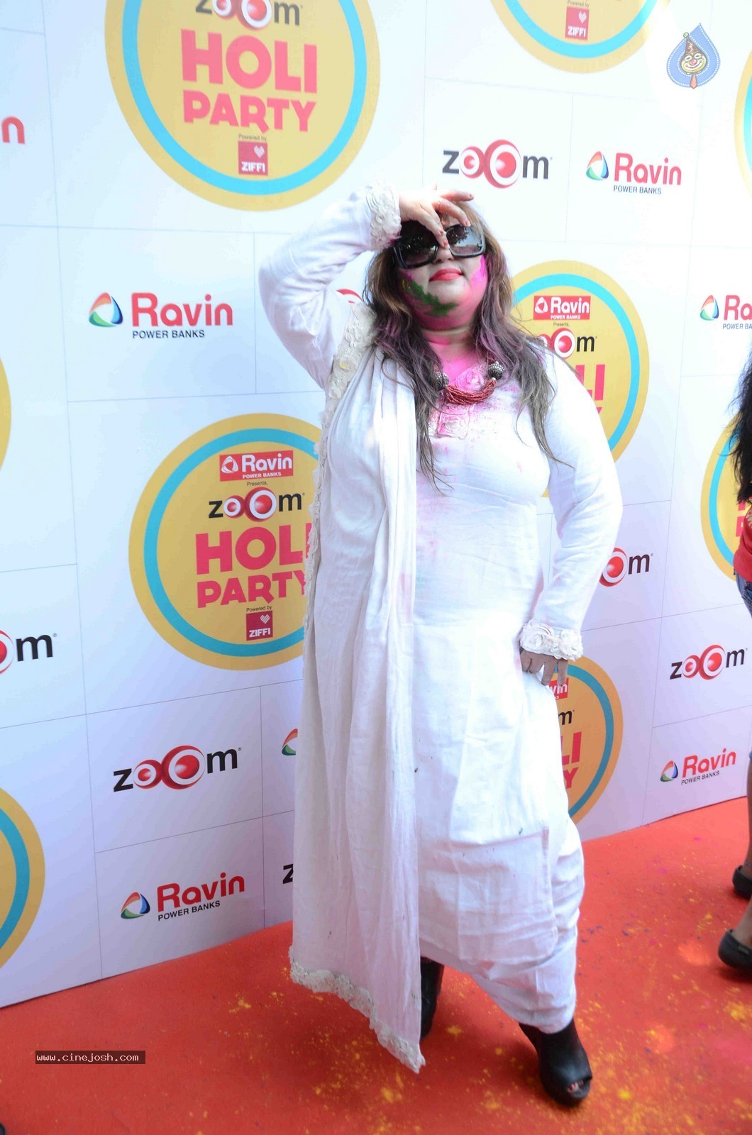Bolly Celebs at Zoom Holi Party 2015 - 28 / 80 photos
