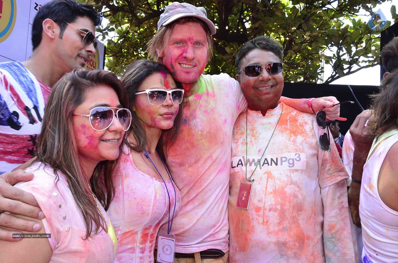 Bolly Celebs at Zoom Holi Party 2015 - 41 / 80 photos