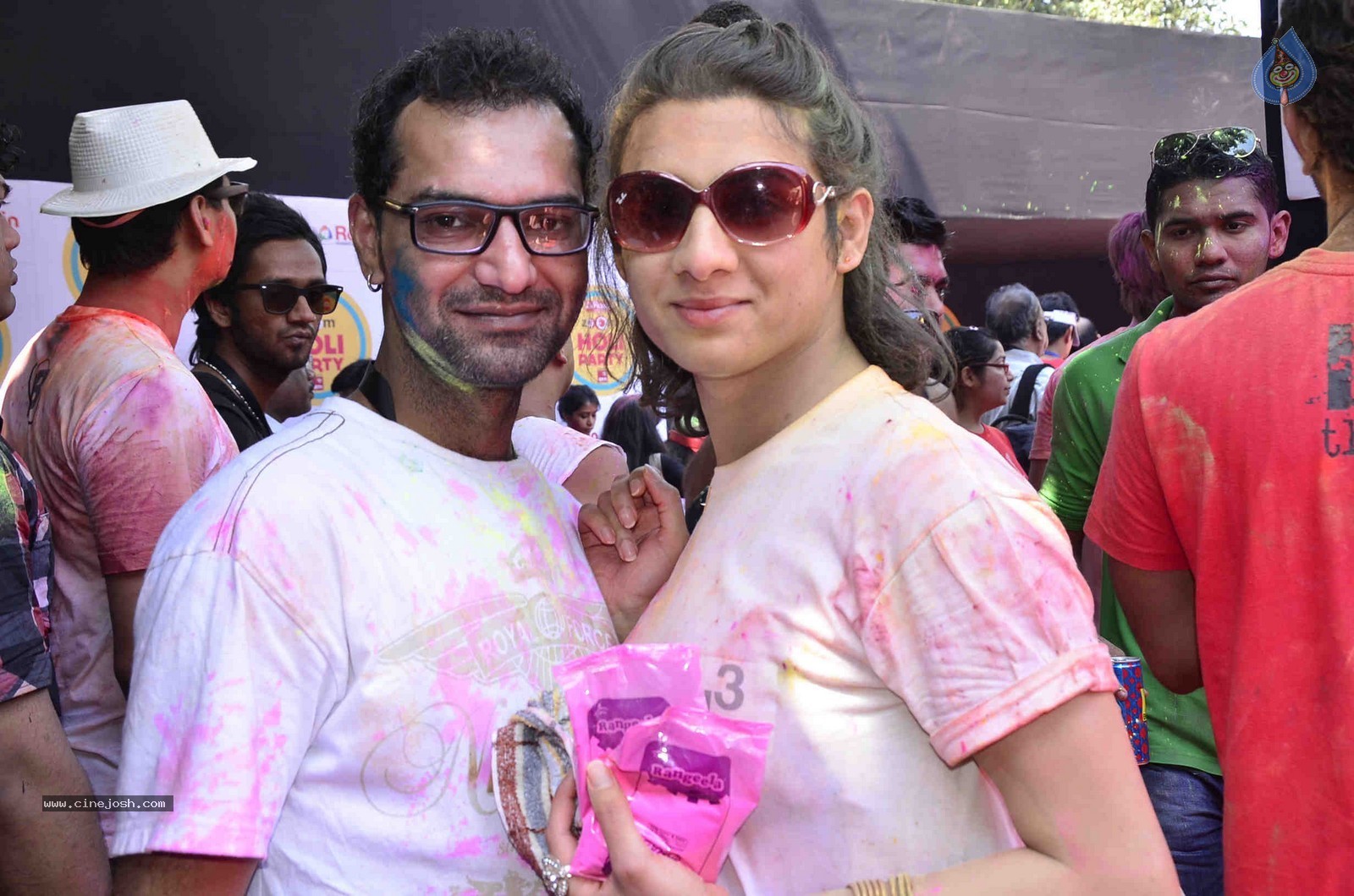 Bolly Celebs at Zoom Holi Party 2015 - 46 / 80 photos