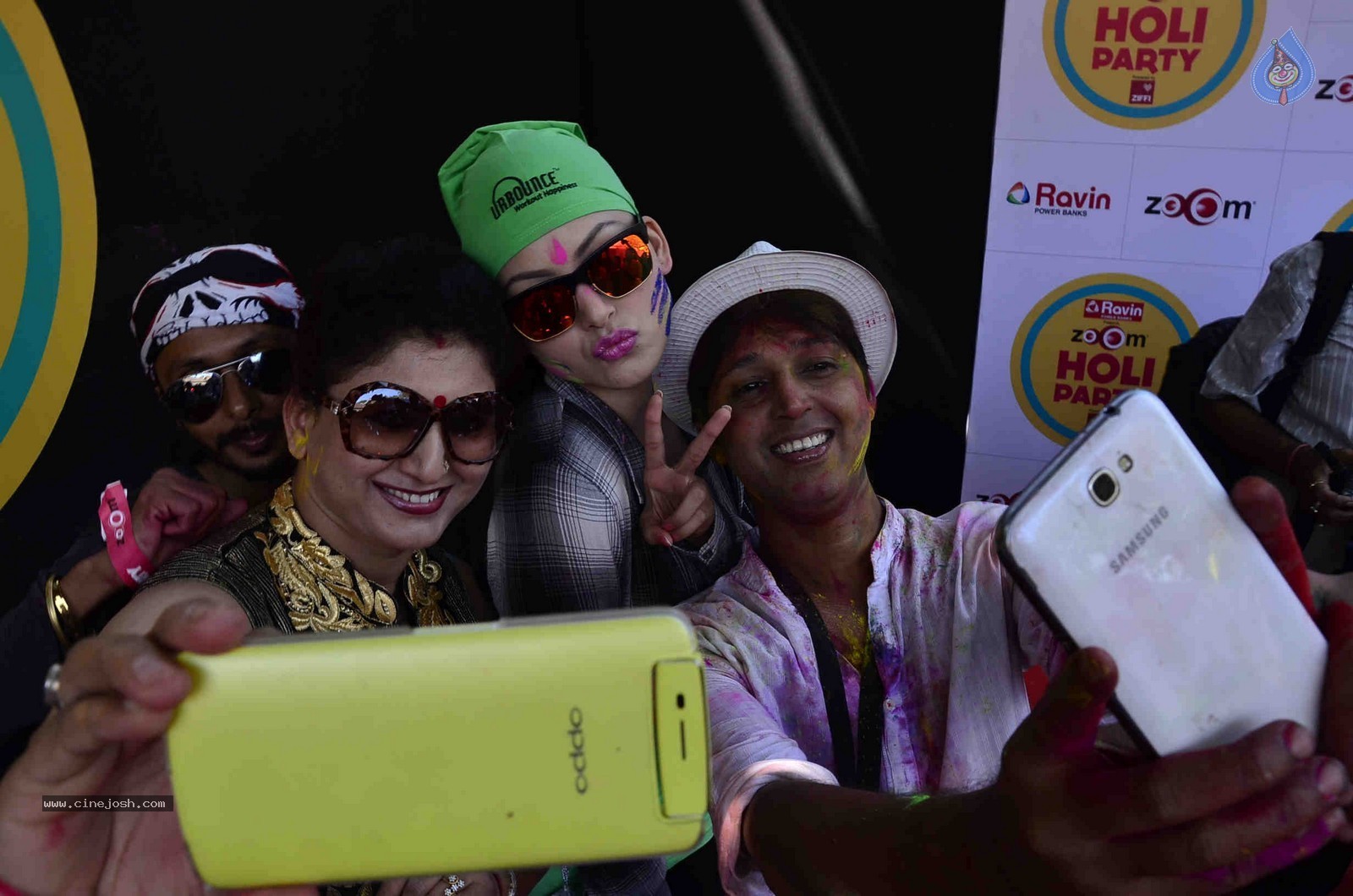 Bolly Celebs at Zoom Holi Party 2015 - 57 / 80 photos