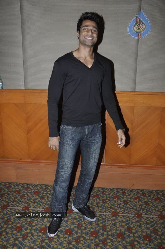 Bolly Celebs at Zor Ka Jhatka Bash - 34 / 99 photos