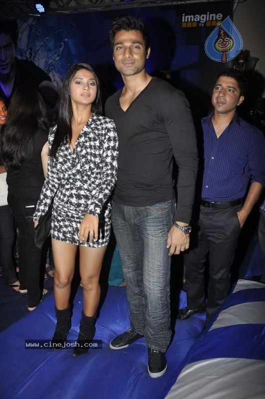 Bolly Celebs at Zor Ka Jhatka Bash - 35 / 99 photos