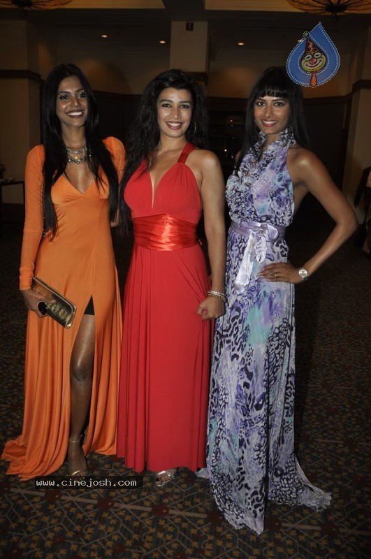 Bolly Celebs at Zor Ka Jhatka Bash - 59 / 99 photos