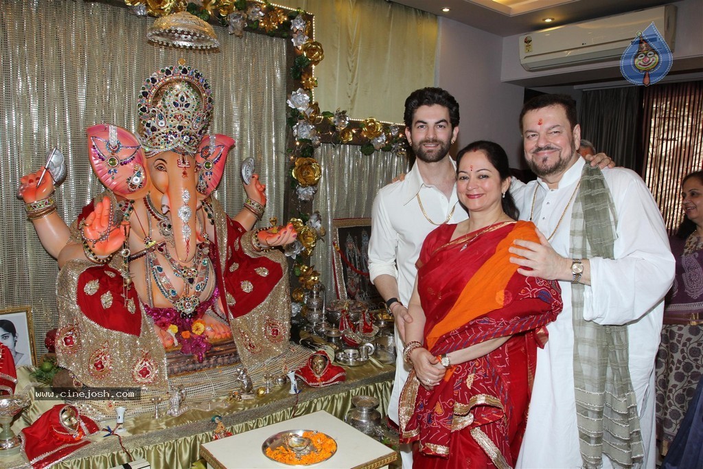 Bolly Celebs Celebrate Ganesh Festival 2014 - 1 / 93 photos