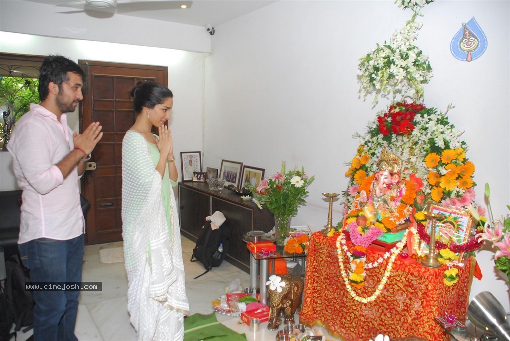 Bolly Celebs Celebrate Ganesh Festival 2014 - 5 / 93 photos
