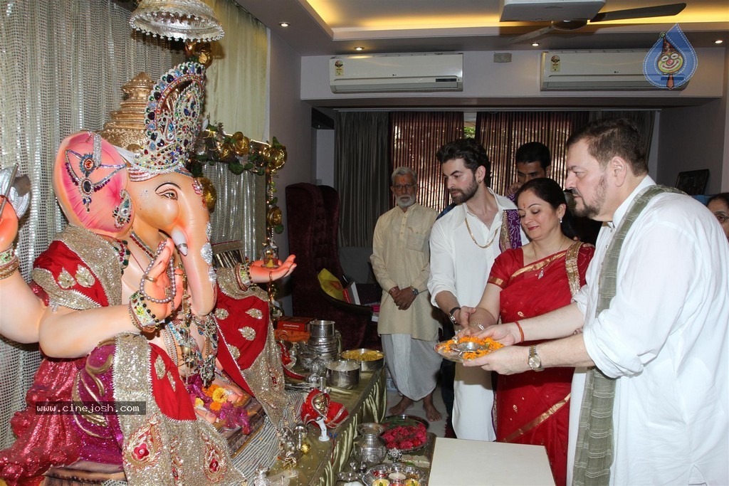 Bolly Celebs Celebrate Ganesh Festival 2014 - 7 / 93 photos