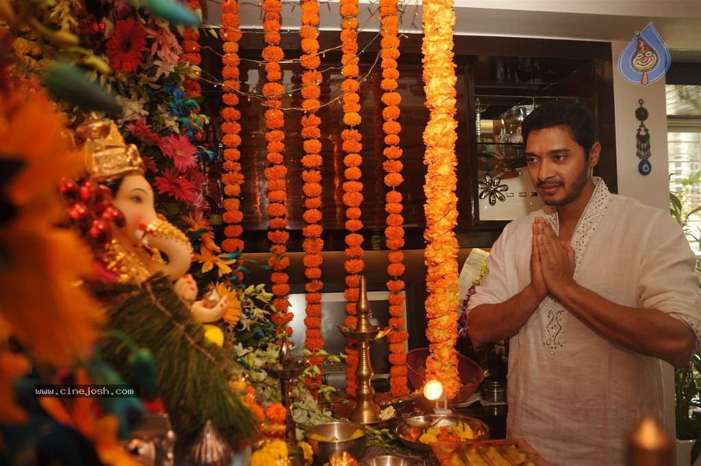 Bolly Celebs Celebrate Ganesh Festival 2014 - 9 / 93 photos