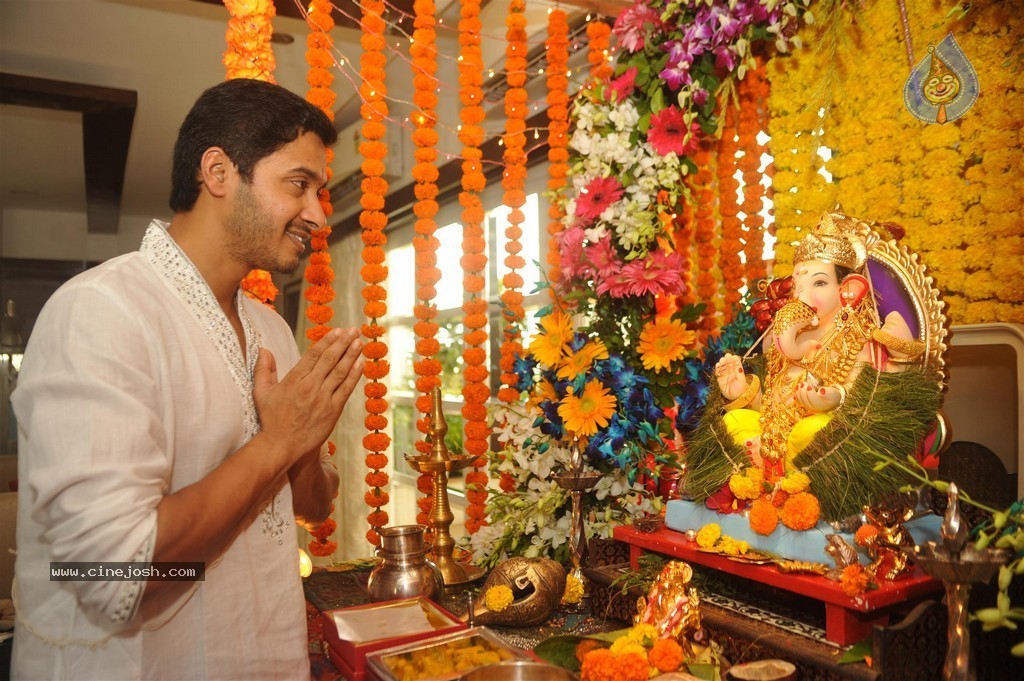 Bolly Celebs Celebrate Ganesh Festival 2014 - 11 / 93 photos