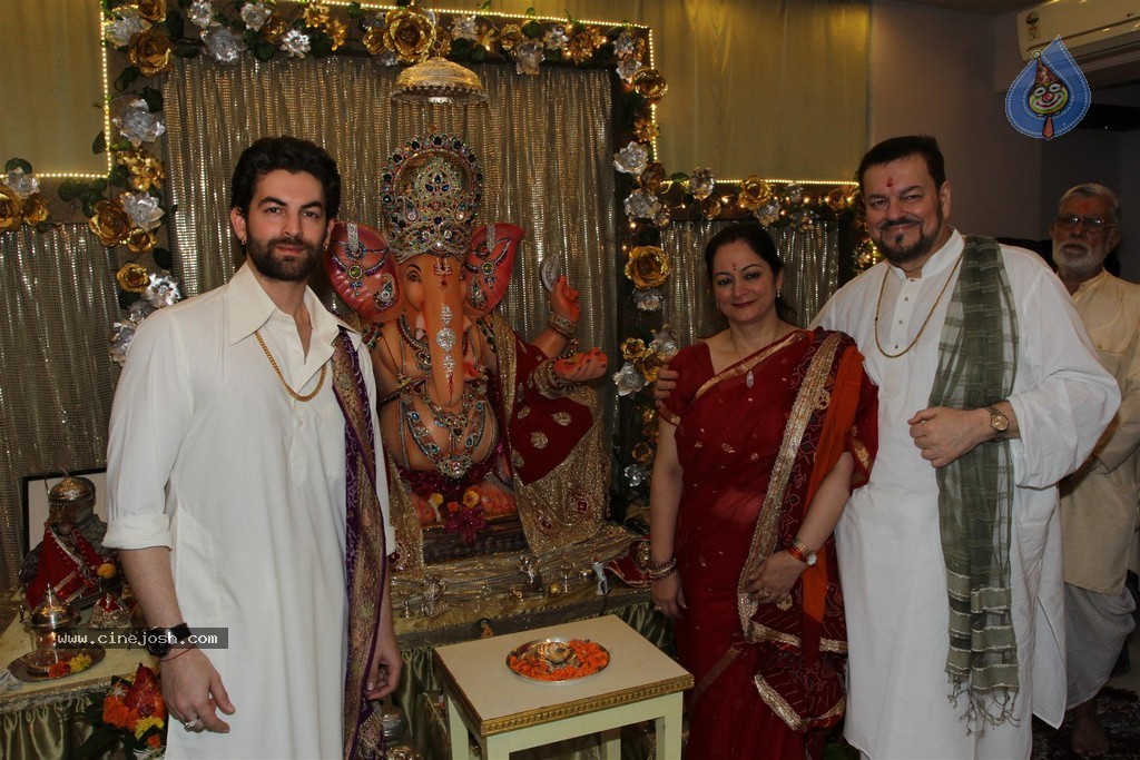 Bolly Celebs Celebrate Ganesh Festival 2014 - 12 / 93 photos