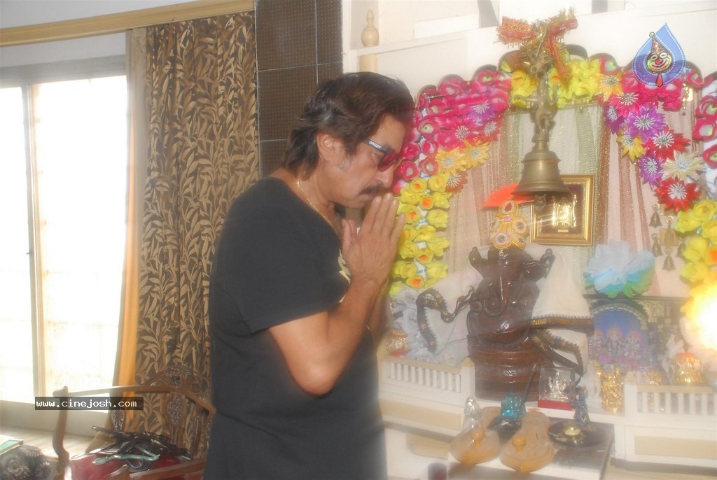 Bolly Celebs Celebrate Ganesh Festival 2014 - 15 / 93 photos