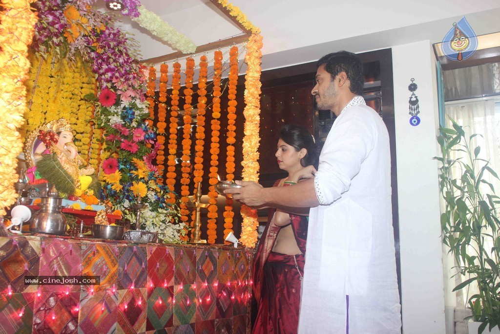 Bolly Celebs Celebrate Ganesh Festival 2014 - 16 / 93 photos