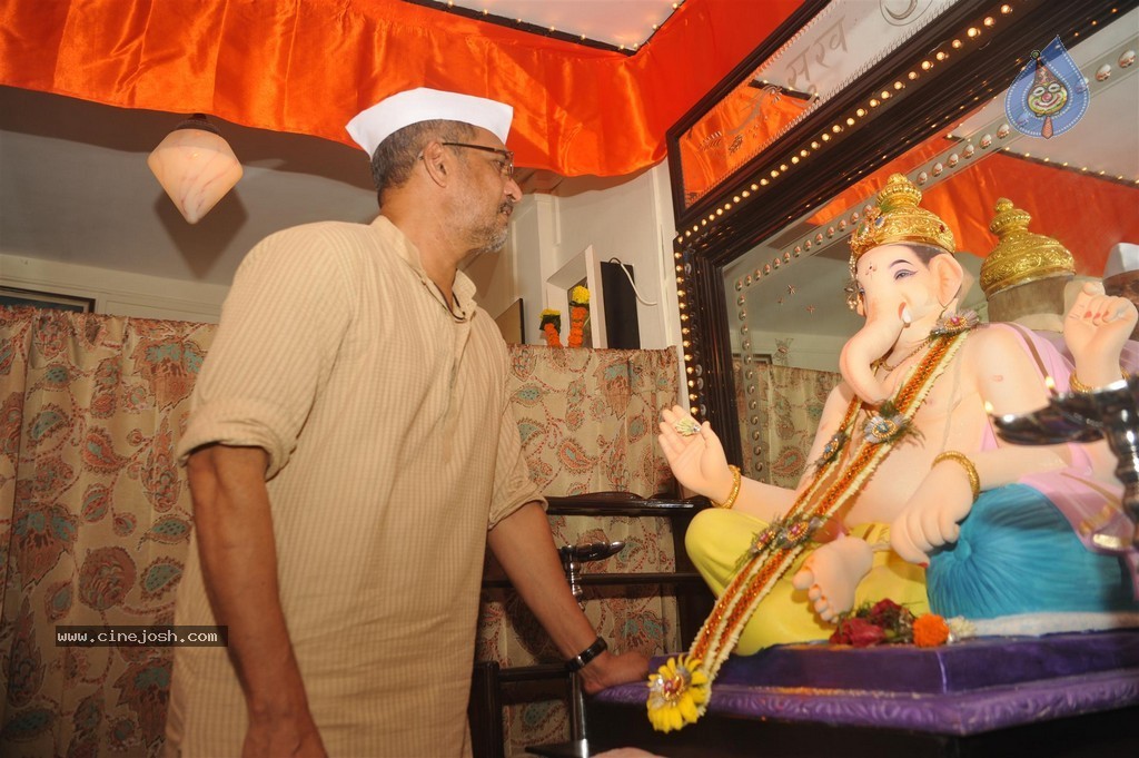 Bolly Celebs Celebrate Ganesh Festival 2014 - 38 / 93 photos
