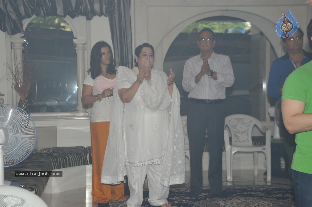 Bolly Celebs Celebrate Ganesh Festival 2014 - 50 / 93 photos