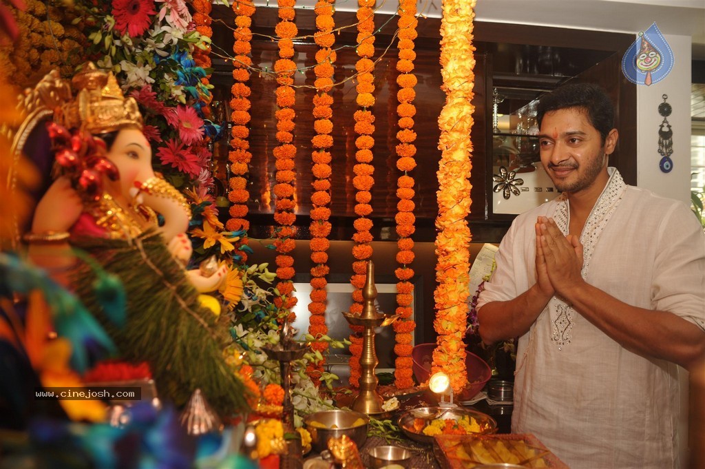 Bolly Celebs Celebrate Ganesh Festival 2014 - 51 / 93 photos