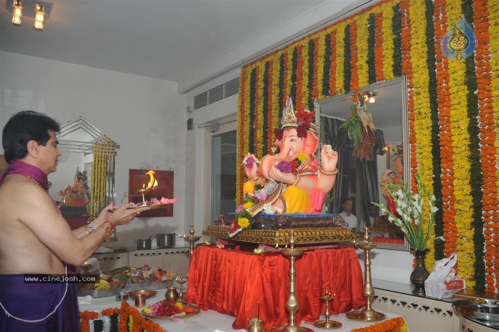 Bolly Celebs Celebrate Ganesh Festival 2014 - 63 / 93 photos