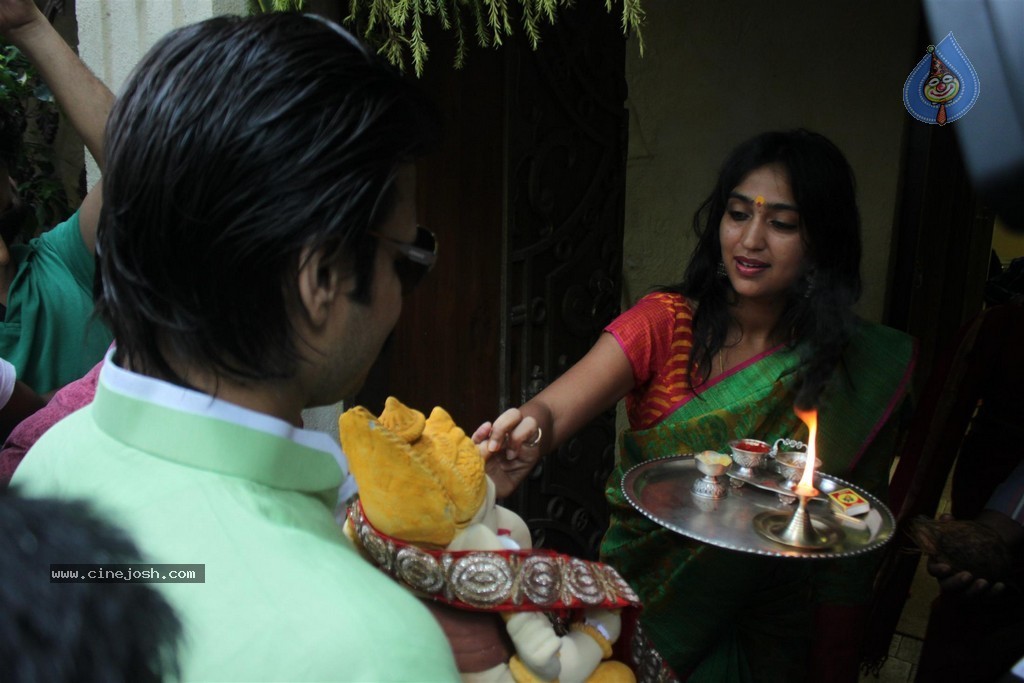 Bolly Celebs Celebrate Ganesh Festival 2014 - 65 / 93 photos