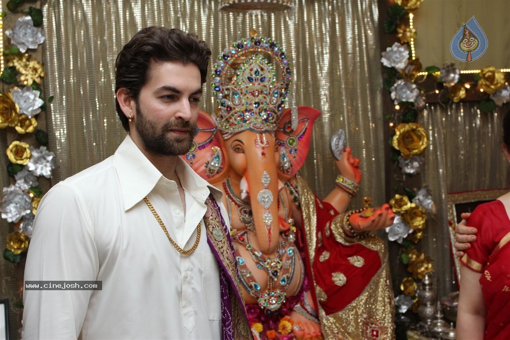 Bolly Celebs Celebrate Ganesh Festival 2014 - 68 / 93 photos