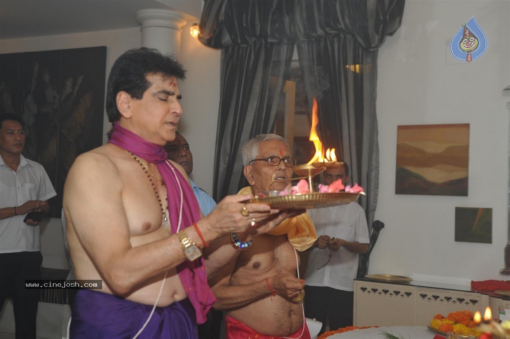 Bolly Celebs Celebrate Ganesh Festival 2014 - 77 / 93 photos