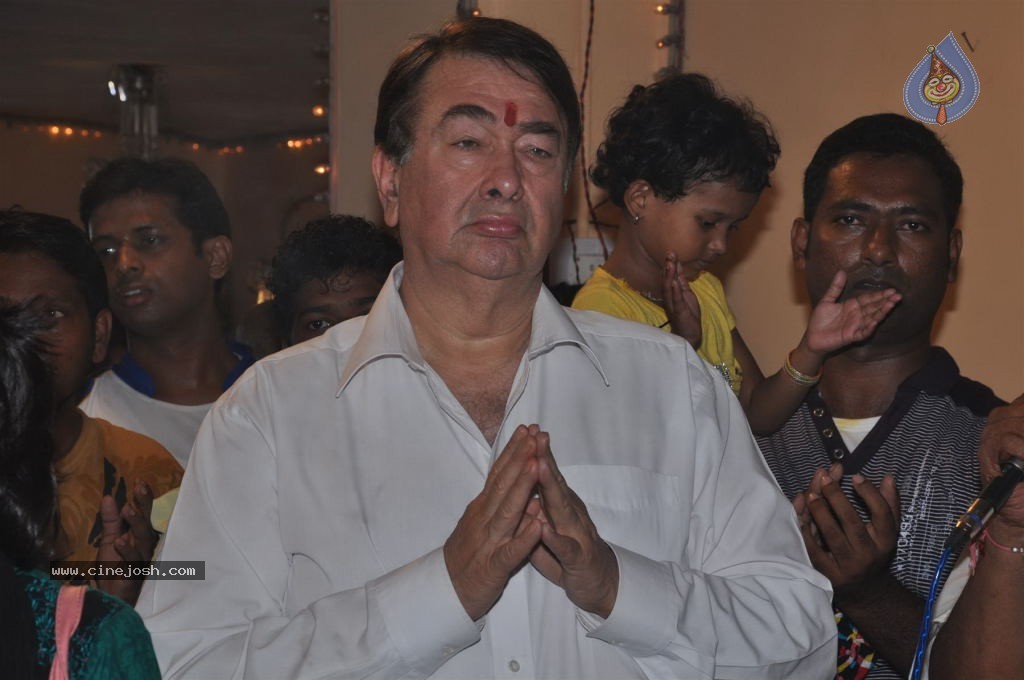 Bolly Celebs Celebrates Ganesh Festival - 17 / 57 photos