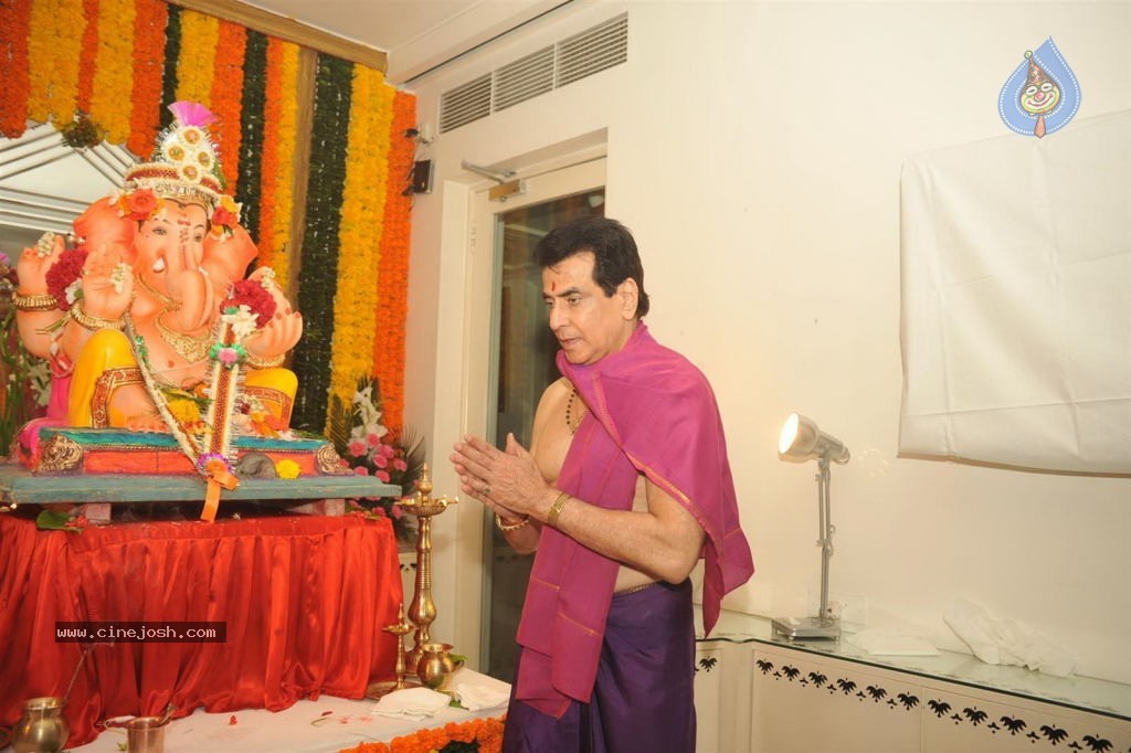 Bolly Celebs Celebrates Ganesh Festival - 33 / 57 photos