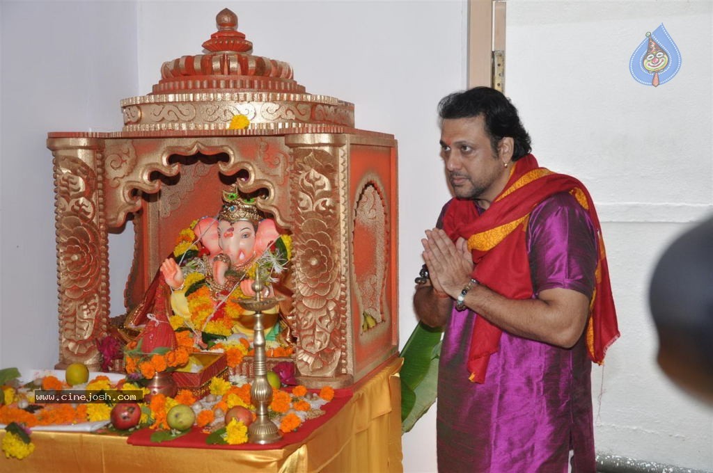 Bolly Celebs Celebrates Ganesh Festival - 36 / 57 photos