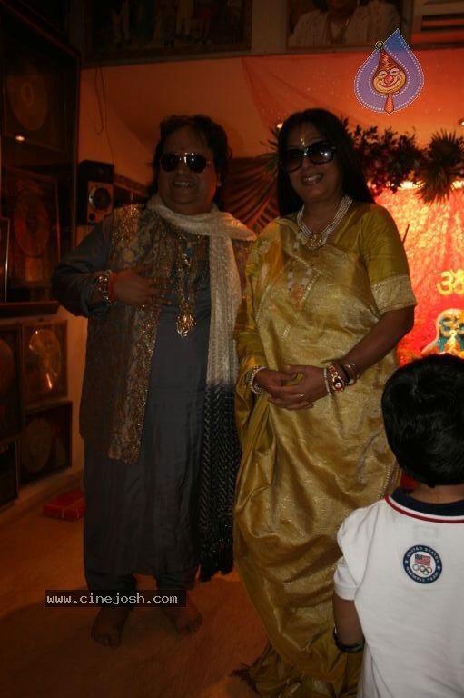 Bolly Celebs Celebrates Ganesh Festival - 42 / 57 photos