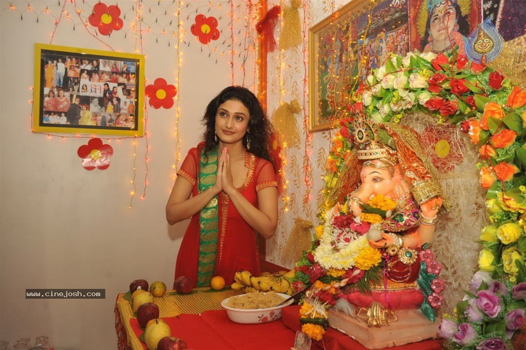 Bolly Celebs Celebrates Ganesh Festival - 57 / 57 photos