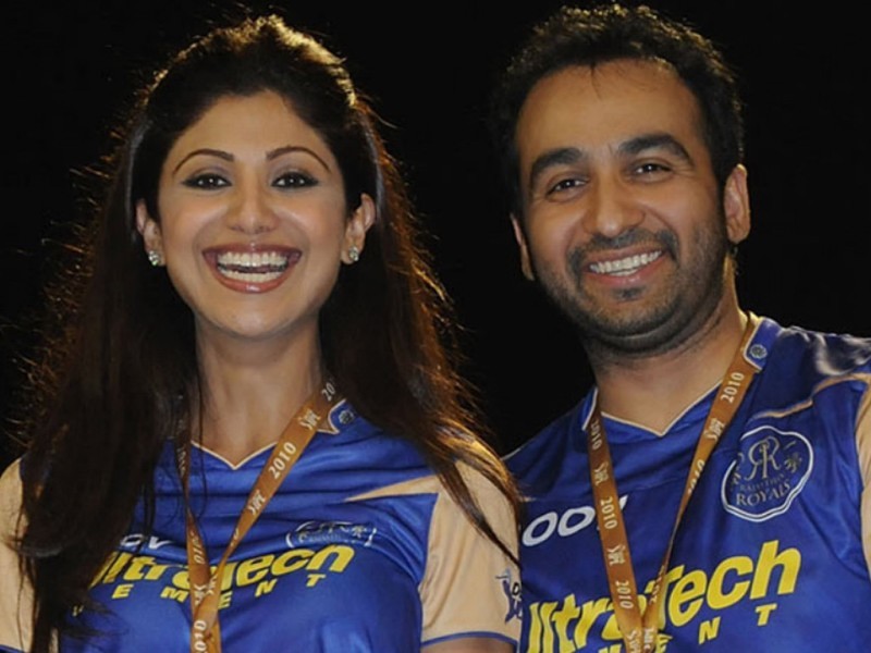Bolly Celebs Enjoys IPL Matches - 4 / 74 photos