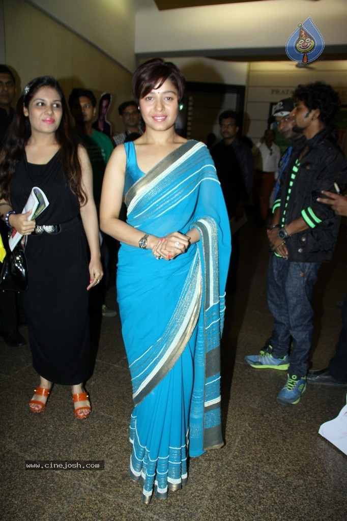 Bolly Celebs at Dadasaheb Phalke Academy Awards 2014 - 19 / 91 photos