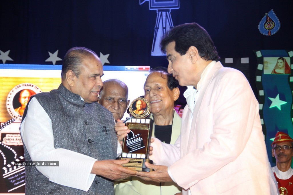 Bolly Celebs at Dadasaheb Phalke Academy Awards 2014 - 23 / 91 photos
