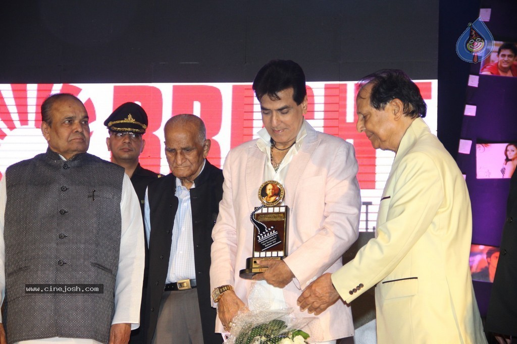 Bolly Celebs at Dadasaheb Phalke Academy Awards 2014 - 29 / 91 photos