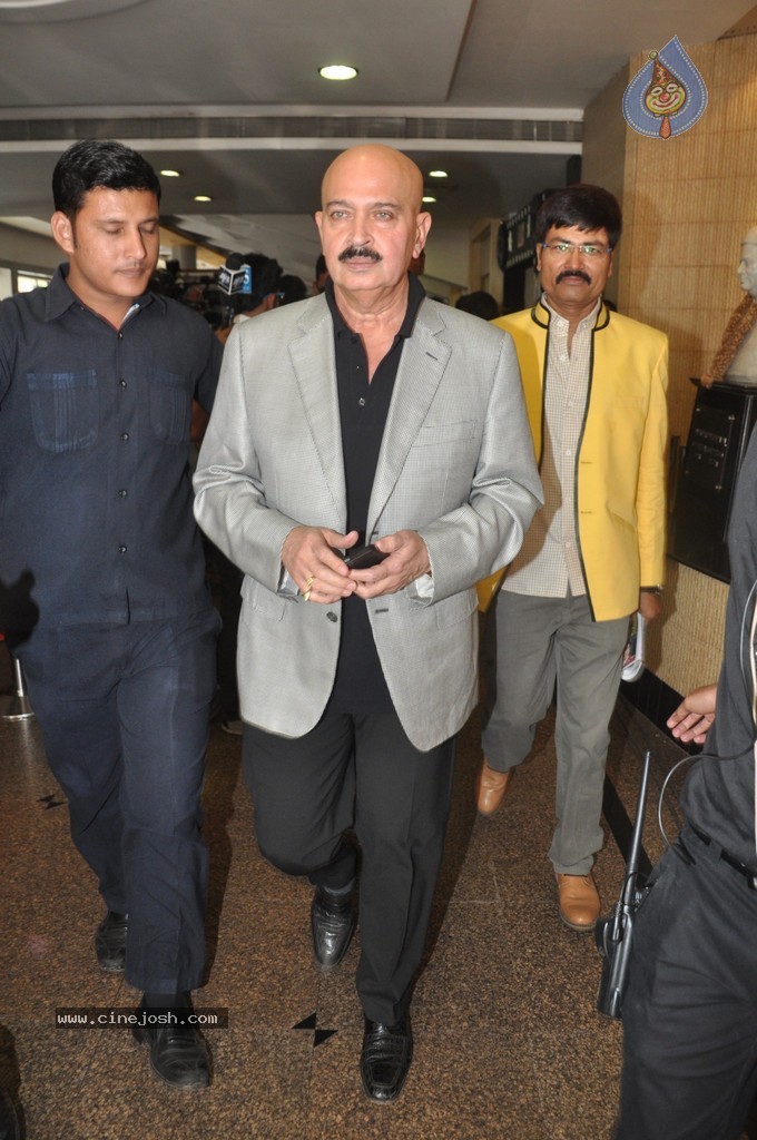 Bolly Celebs at Dadasaheb Phalke Academy Awards 2014 - 38 / 91 photos