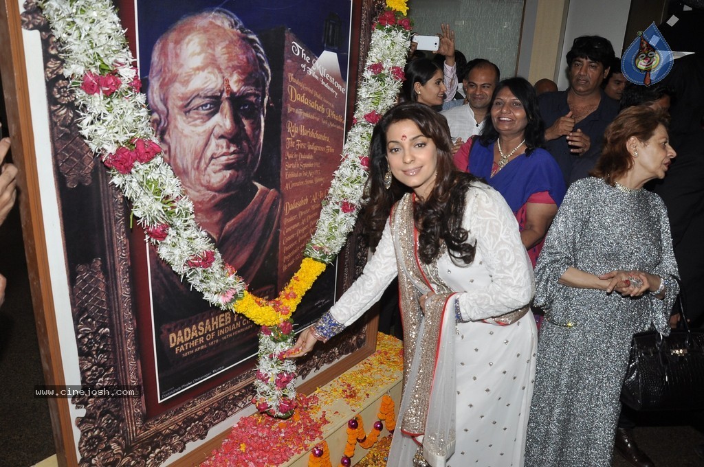 Bolly Celebs at Dadasaheb Phalke Academy Awards 2014 - 49 / 91 photos