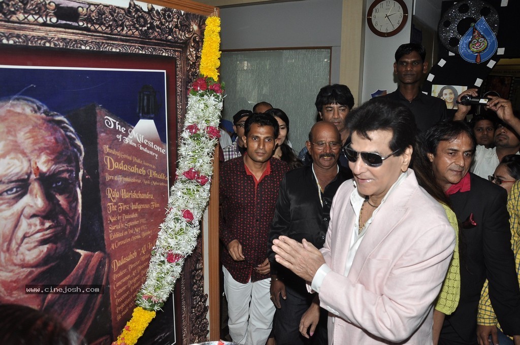 Bolly Celebs at Dadasaheb Phalke Academy Awards 2014 - 54 / 91 photos