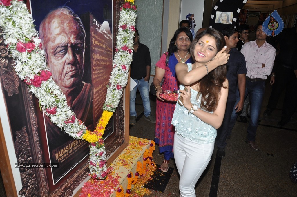 Bolly Celebs at Dadasaheb Phalke Academy Awards 2014 - 56 / 91 photos