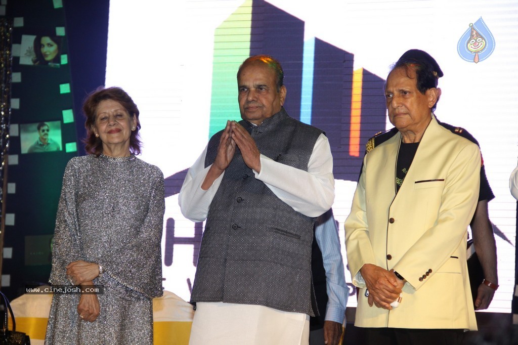 Bolly Celebs at Dadasaheb Phalke Academy Awards 2014 - 68 / 91 photos