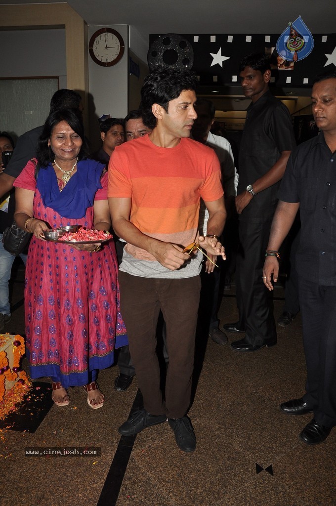 Bolly Celebs at Dadasaheb Phalke Academy Awards 2014 - 79 / 91 photos