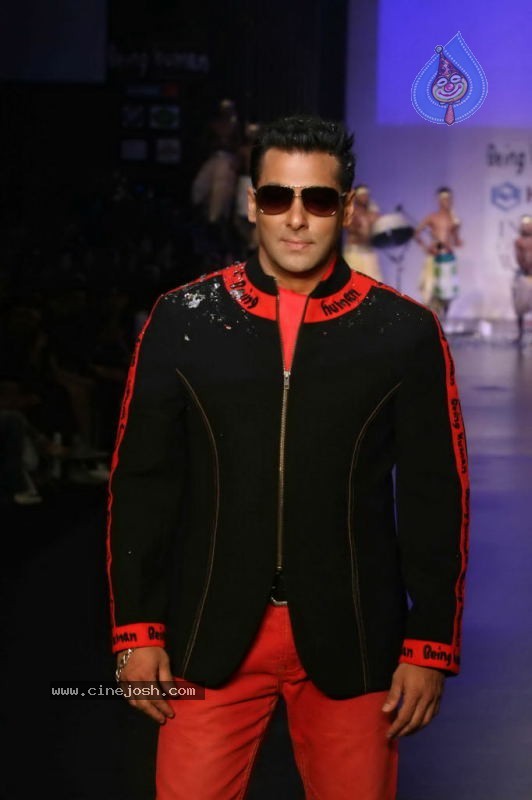 Bolly Celebs Human Fashion Show at HDIL India Couture Week - 60 / 104 photos