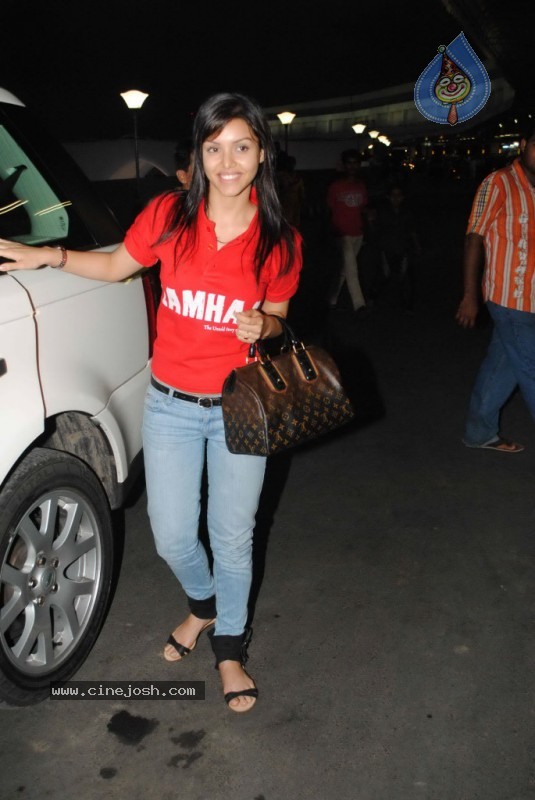 Bolly Celebs Leave for IIFA Awards Event - 44 / 93 photos