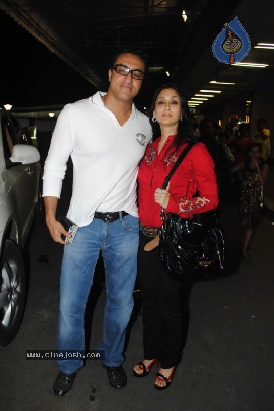 Bolly Celebs Leave for IIFA Awards Event - 53 / 93 photos