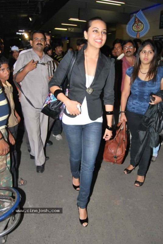 Bolly Celebs Leave for IIFA Awards Event - 75 / 93 photos